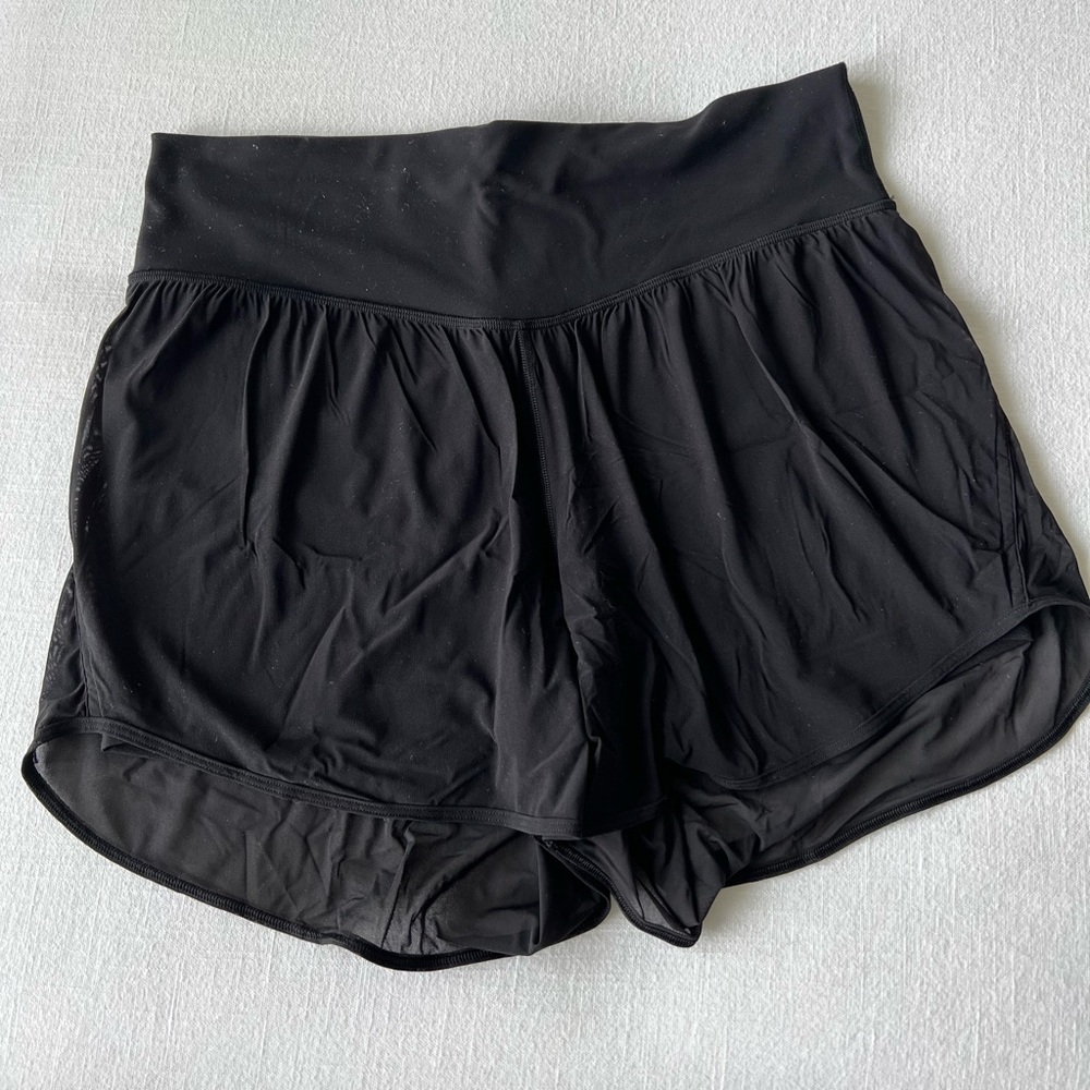 Lululemon Nulu and Mesh High-Rise Yoga Short 3.5"